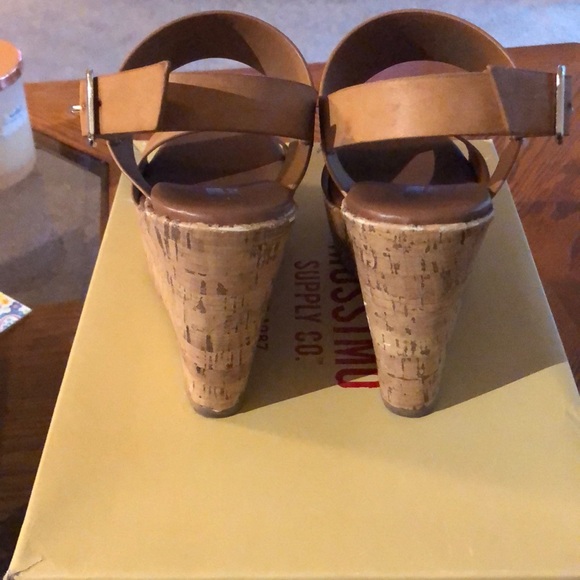 Tan wedges - Picture 2 of 5